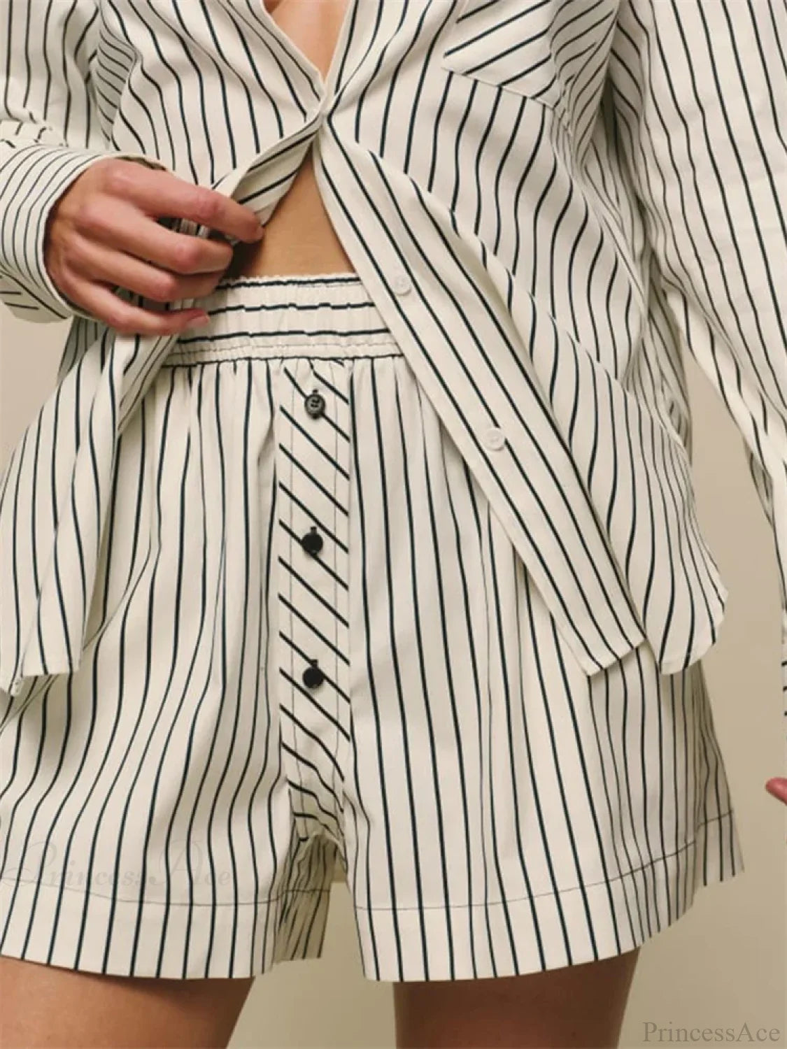 Striped Button Wide Leg Short white / S short-250223