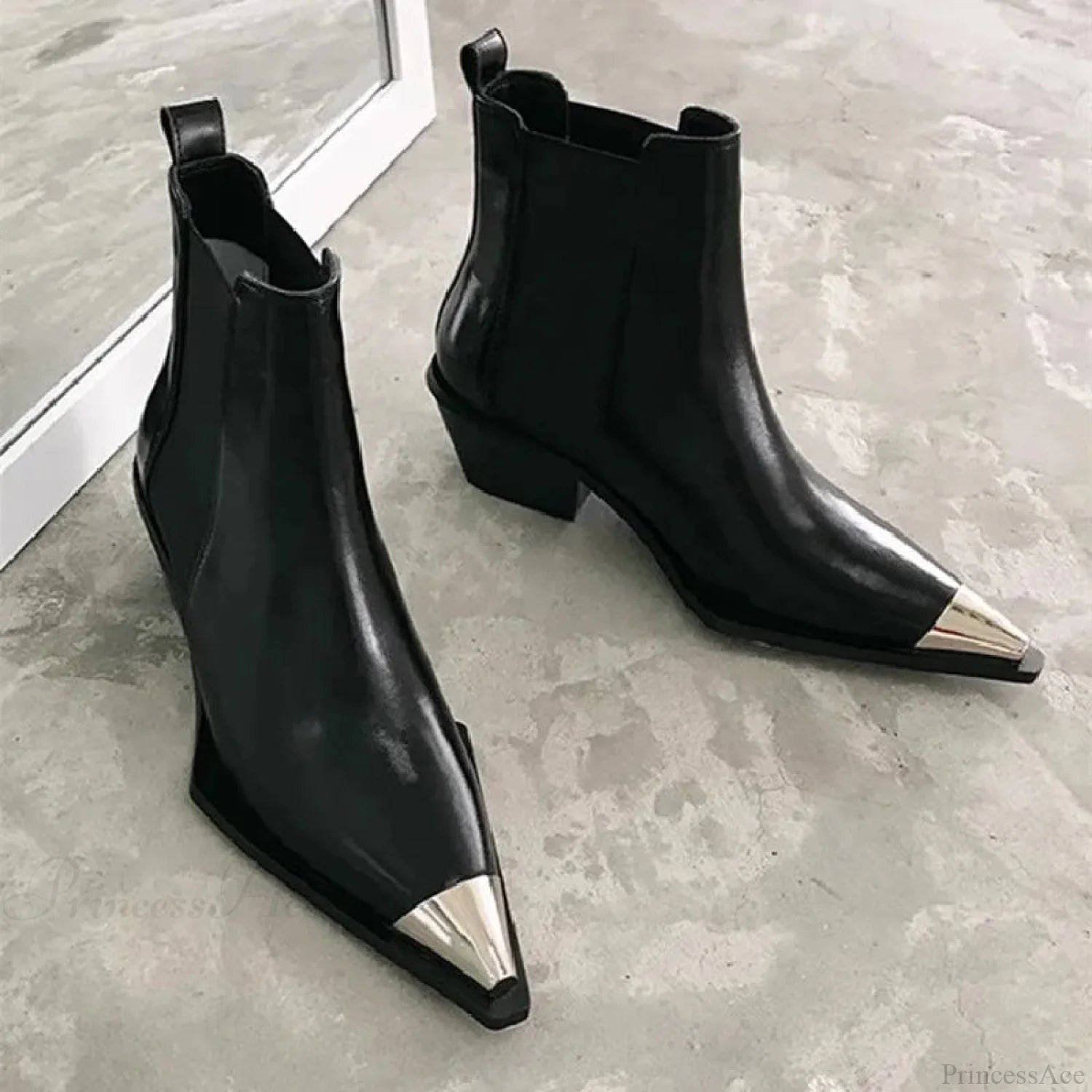 Thin Ankle Pointed Toe Dark Boot Black / 35