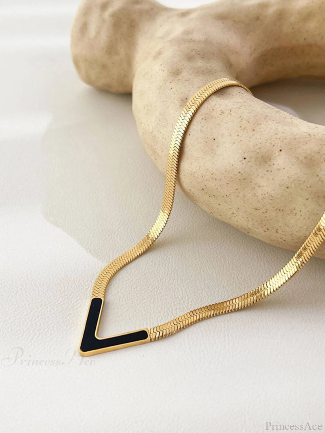 Victoria Charming Necklace Necklaces