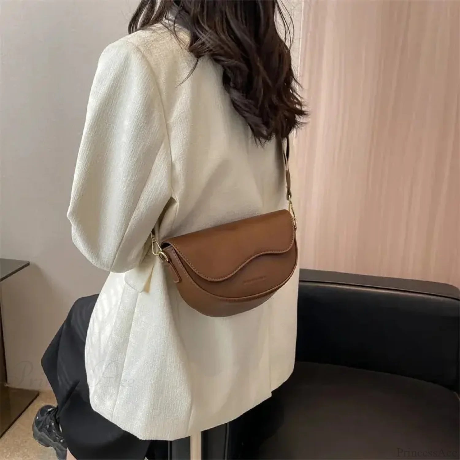 Vintage Flap Small Saddle Crossbody crossbody-250126