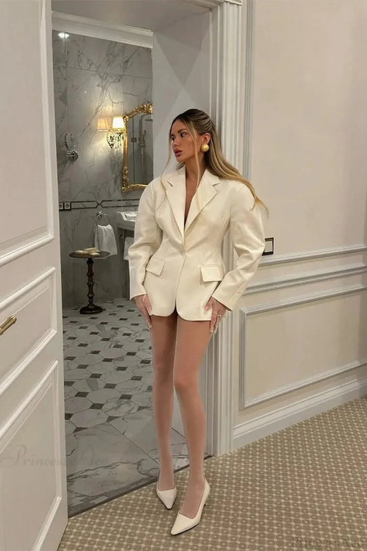 White Lapel Loose Full Sleeve Coat