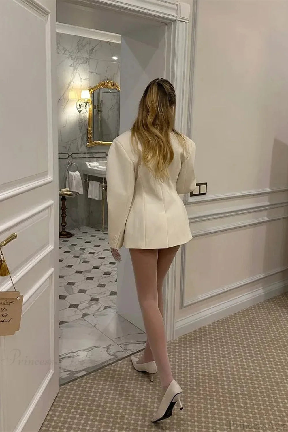 White Lapel Loose Full Sleeve Coat