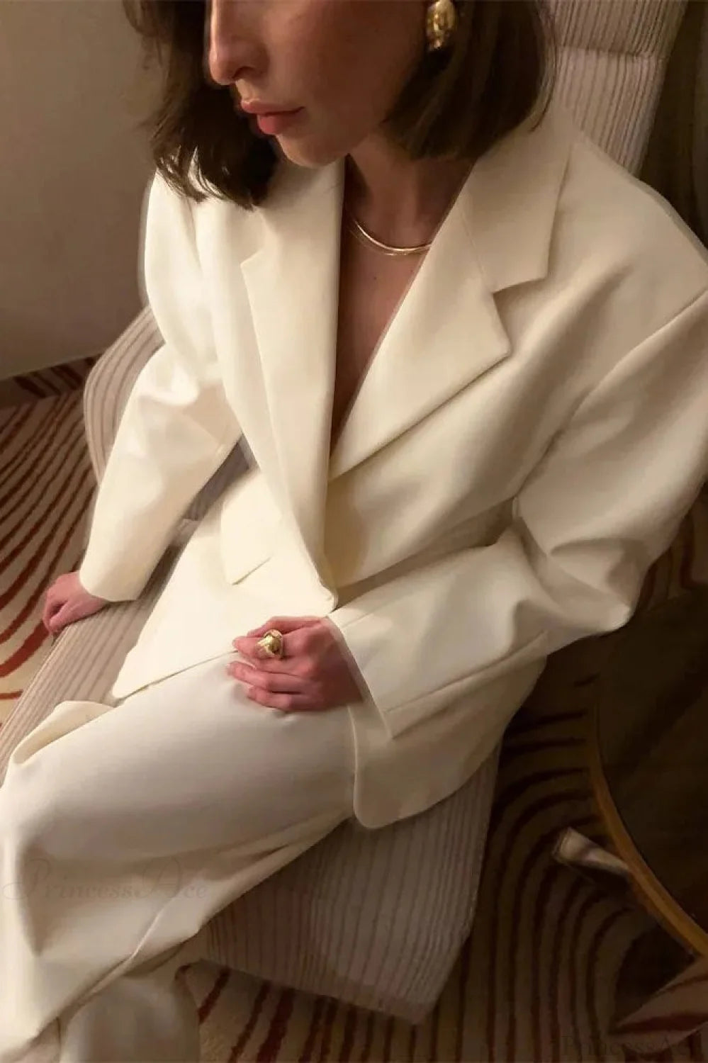 White Lapel Loose Full Sleeve Coat